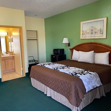 Relax Inn Dilley Экстерьер фото