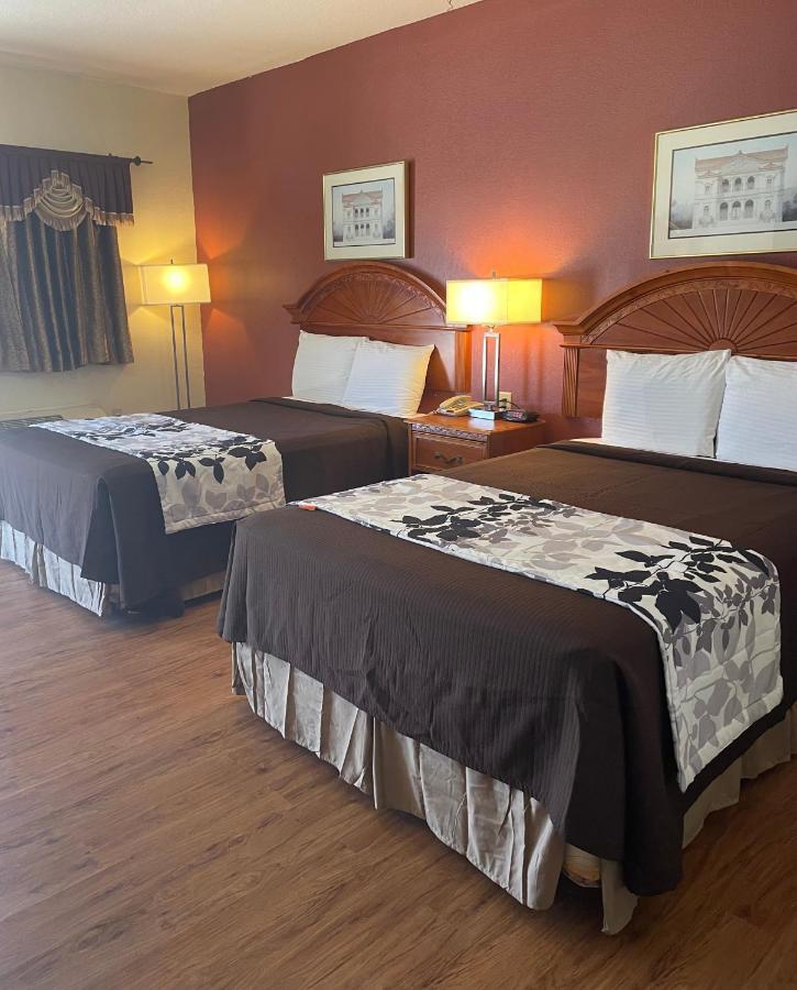 Relax Inn Dilley Экстерьер фото