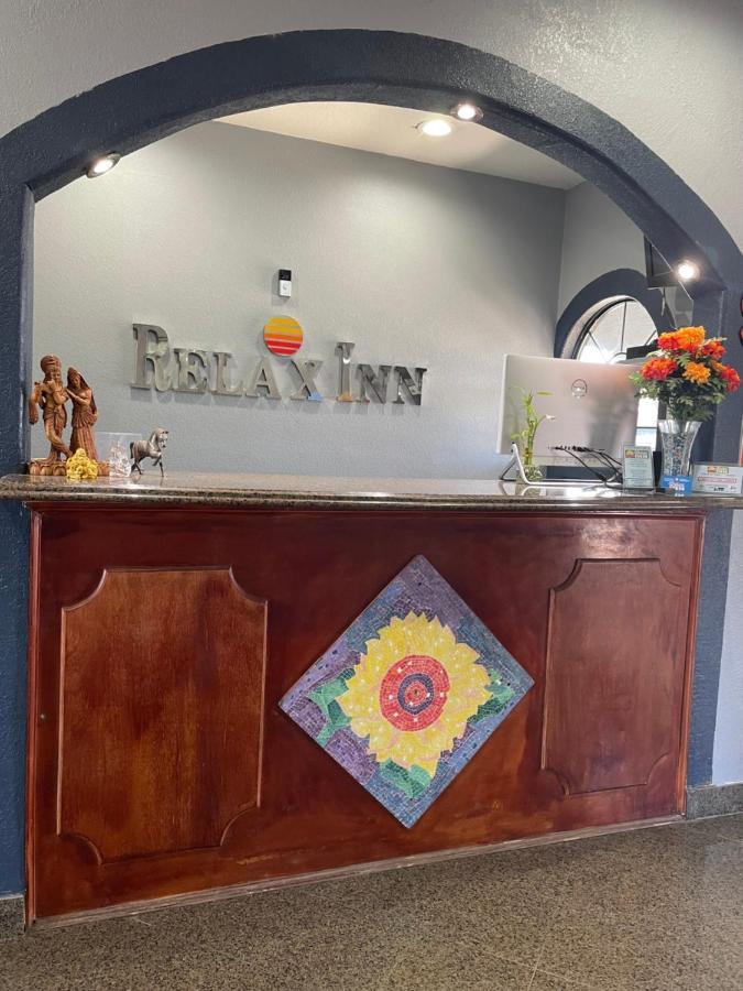 Relax Inn Dilley Экстерьер фото